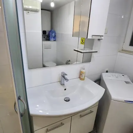 Apartment Live In *