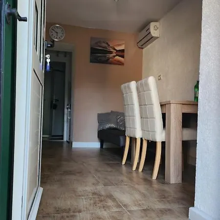 Live In Apartment *